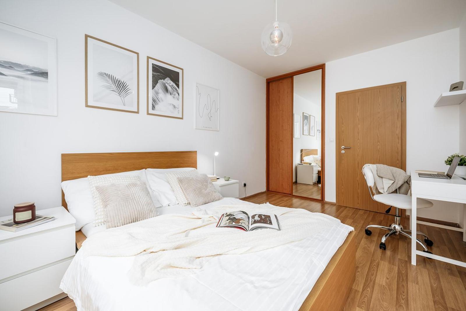 Apartment Days - Bright - Balcony - Private Parking *