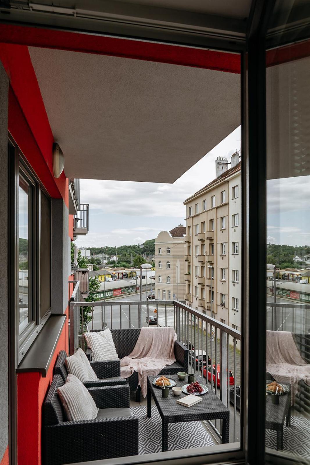 Apartment Days - Bright - Balcony - Private Parking *