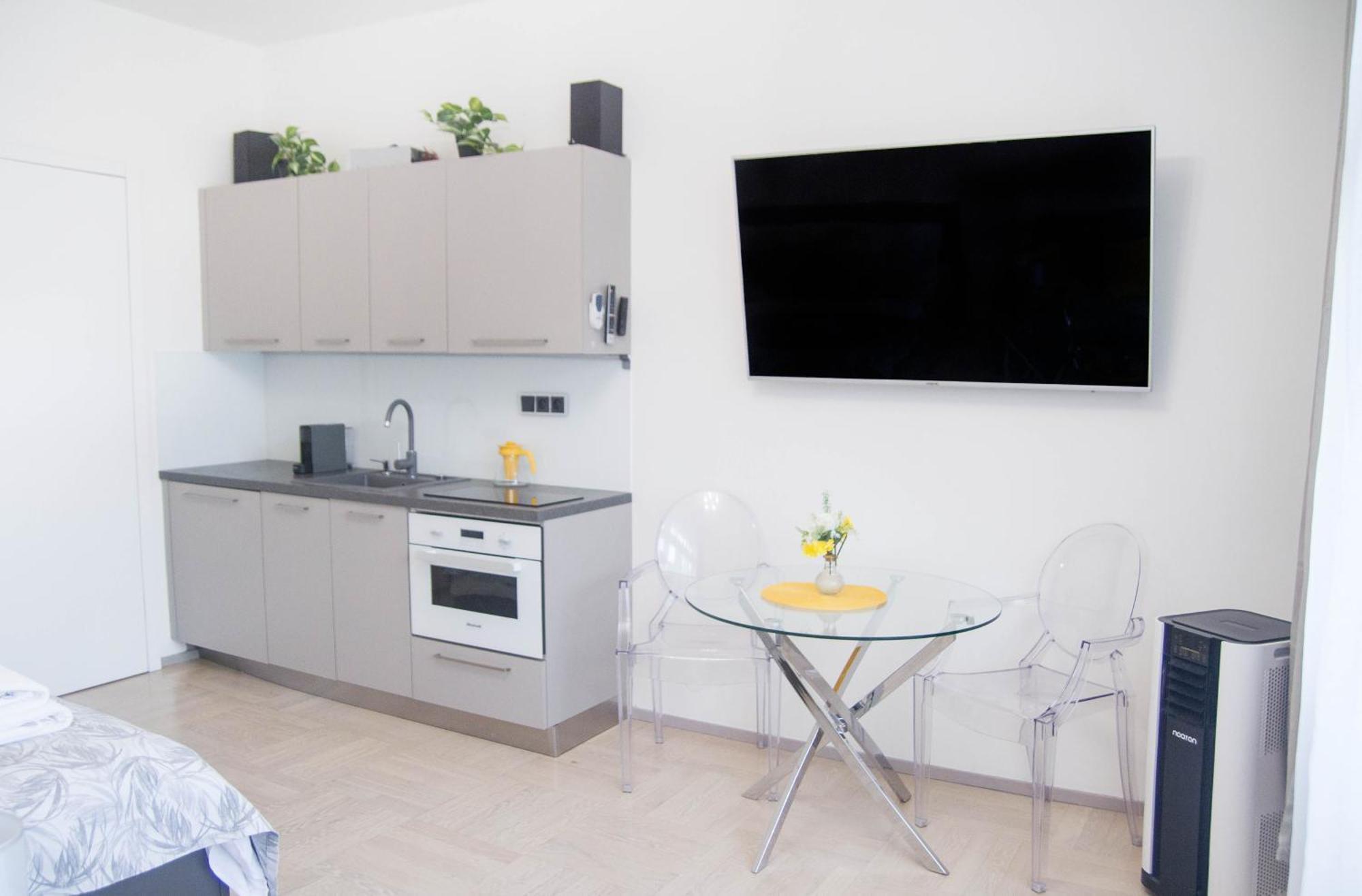 New Exclusive With Ac Nearby Metro Appartement Prague