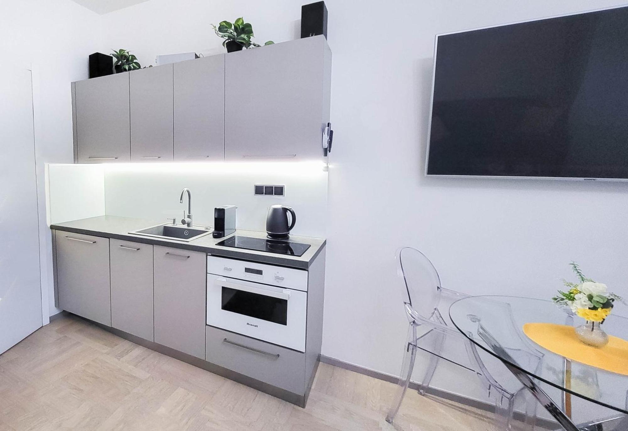 New Exclusive With Ac Nearby Metro Appartement Prague