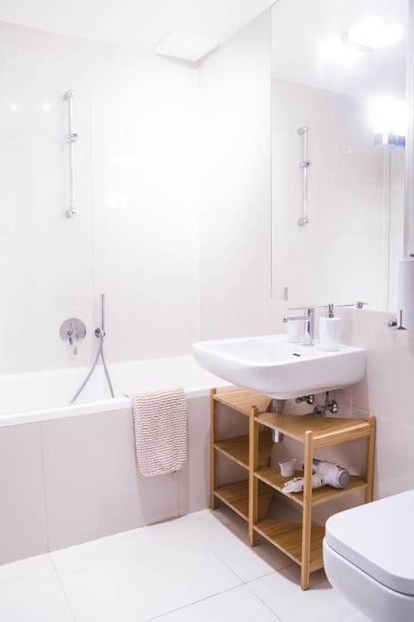 New Exclusive With Ac Nearby Metro Appartement Prague