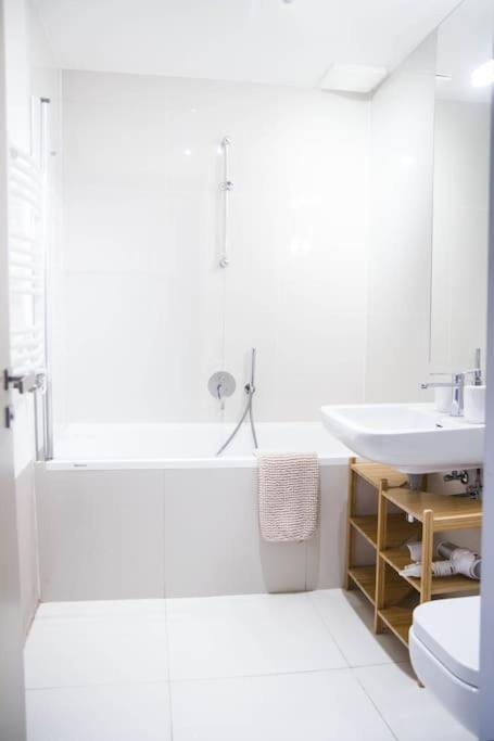 New Exclusive With Ac Nearby Metro Appartement *