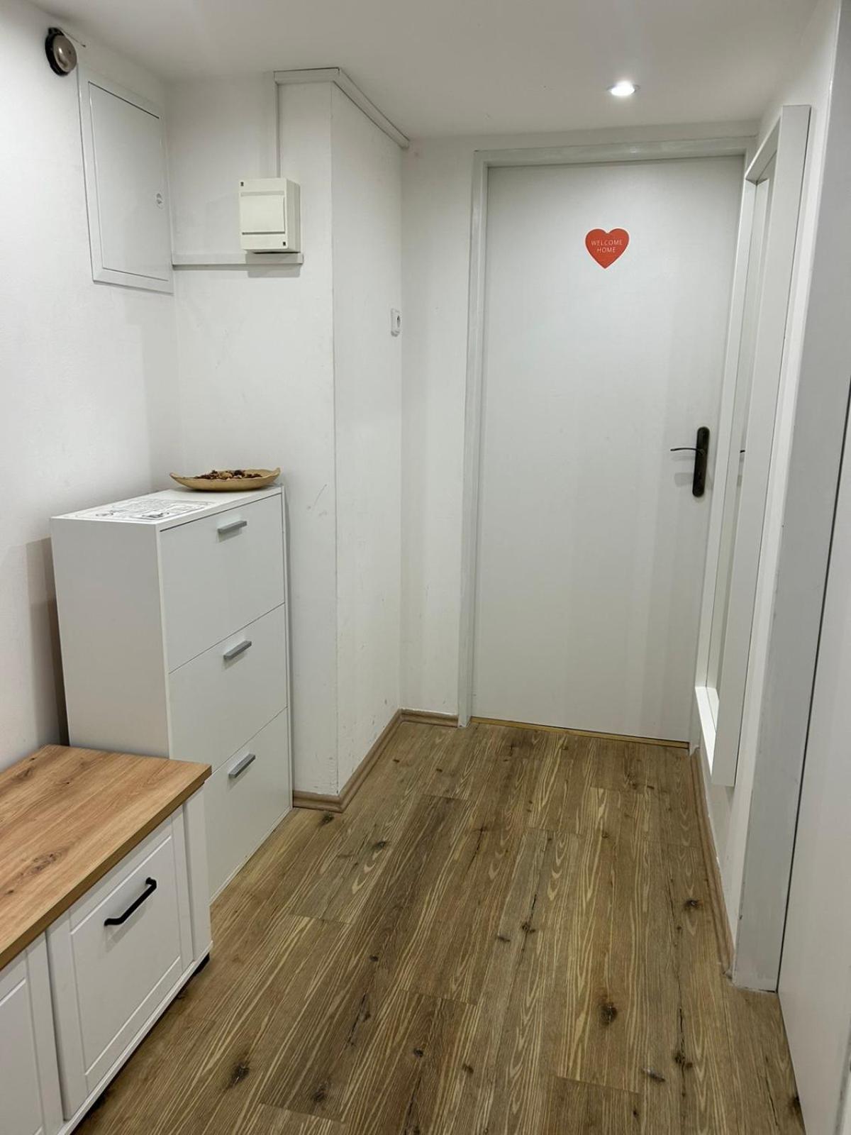 Entire Unit In The Center Of Apartment