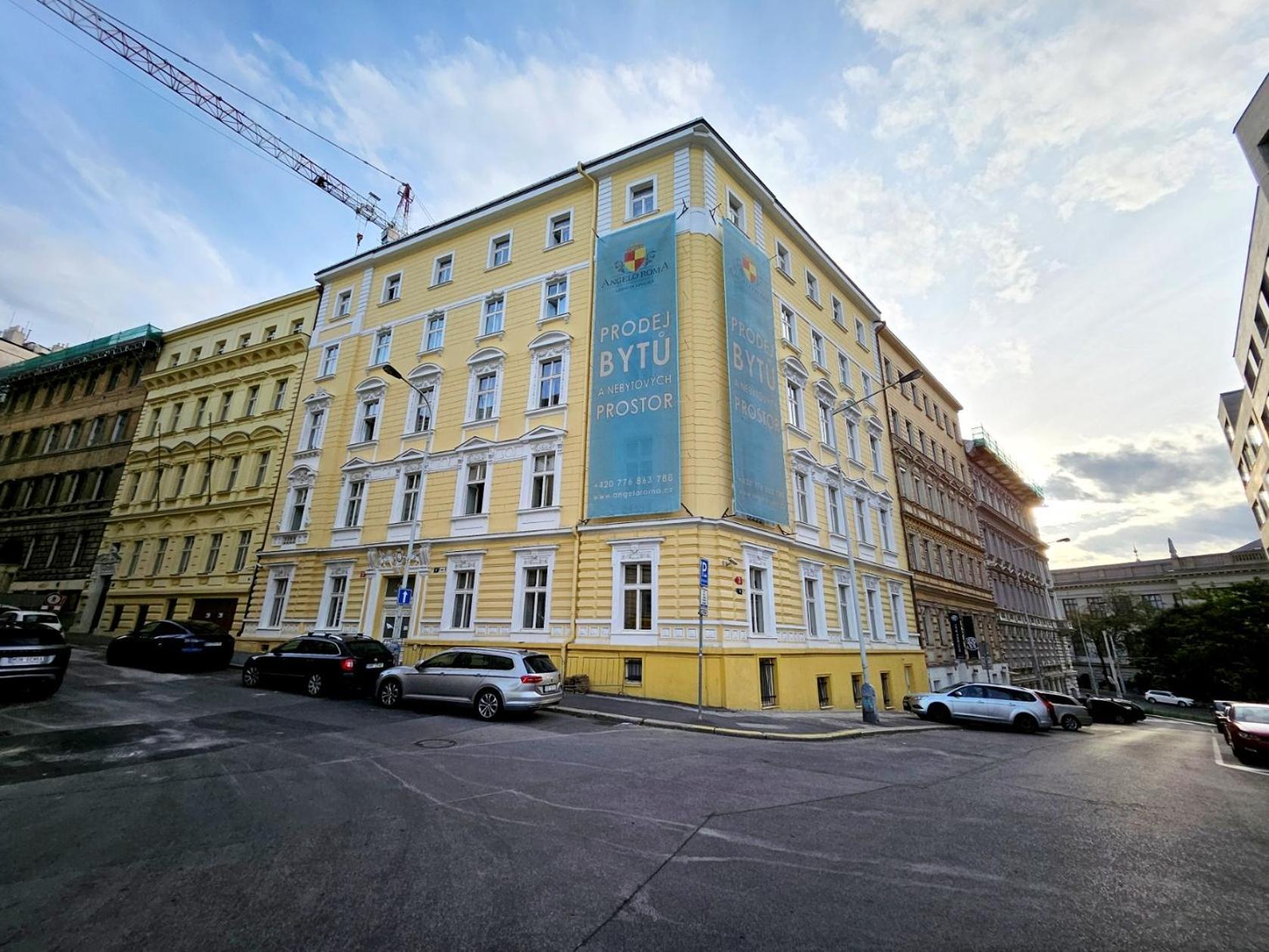 Angelo Roma U Narodniho Muzea Apartment Prague
