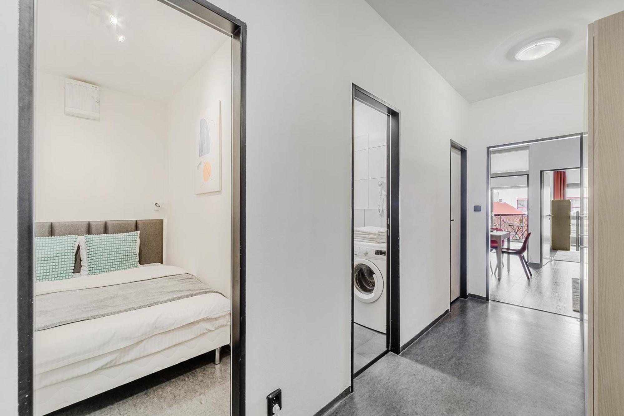 Apartments With Large Balcony, Parking Prague Apartment *