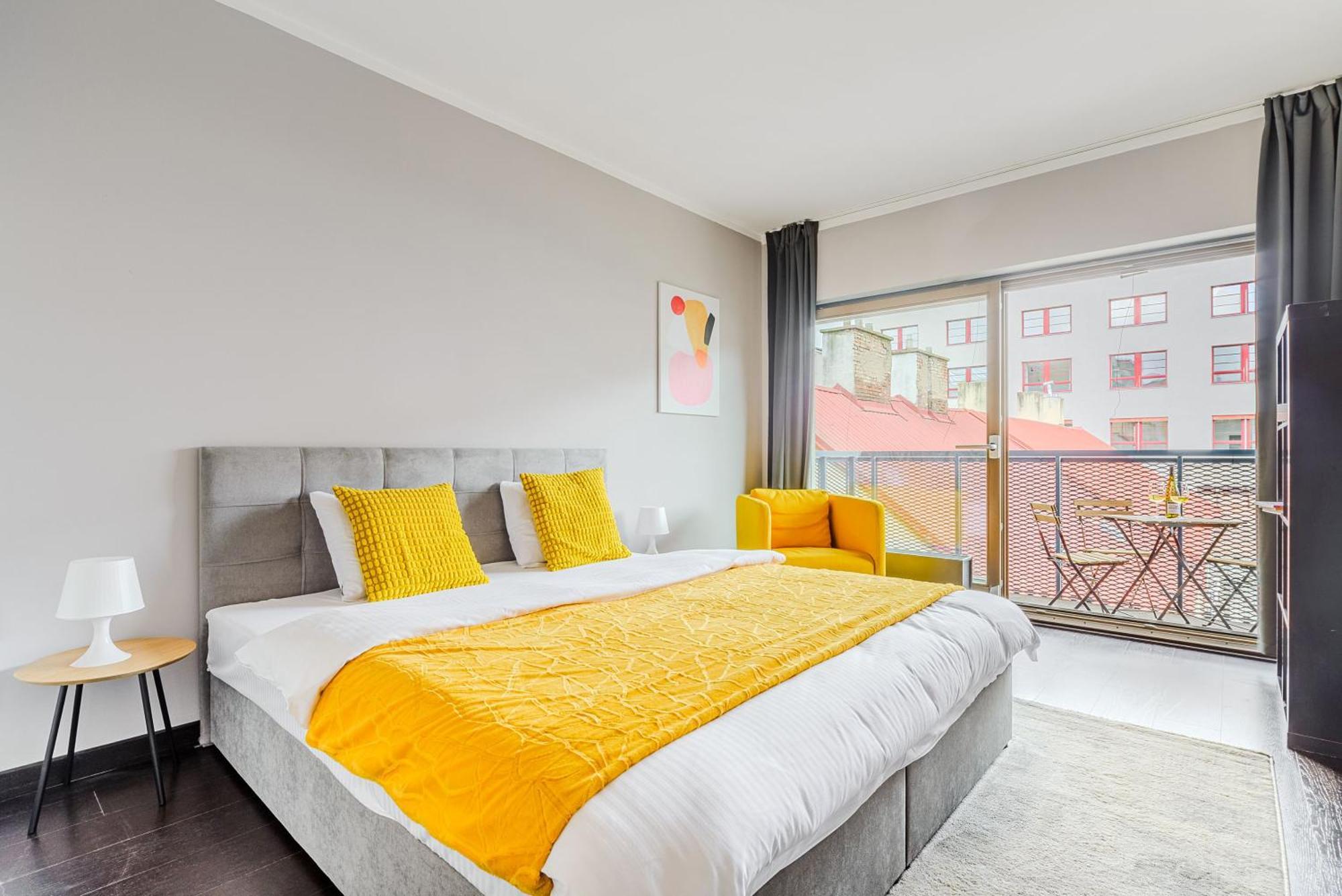 Apartments With Large Balcony, Parking Prague *
