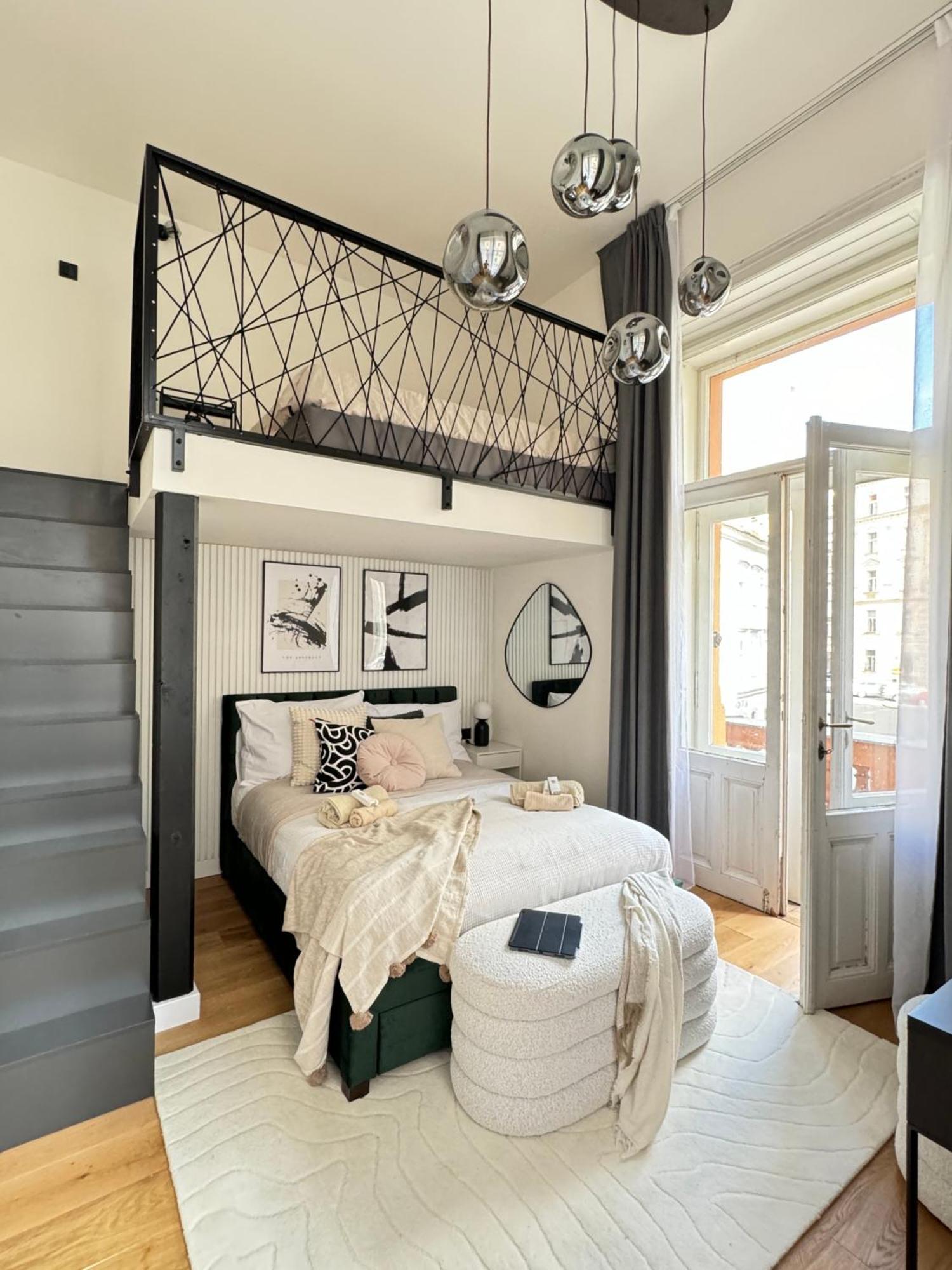 Apartment Modern High Ceiling Loft With Terrace Apartment,