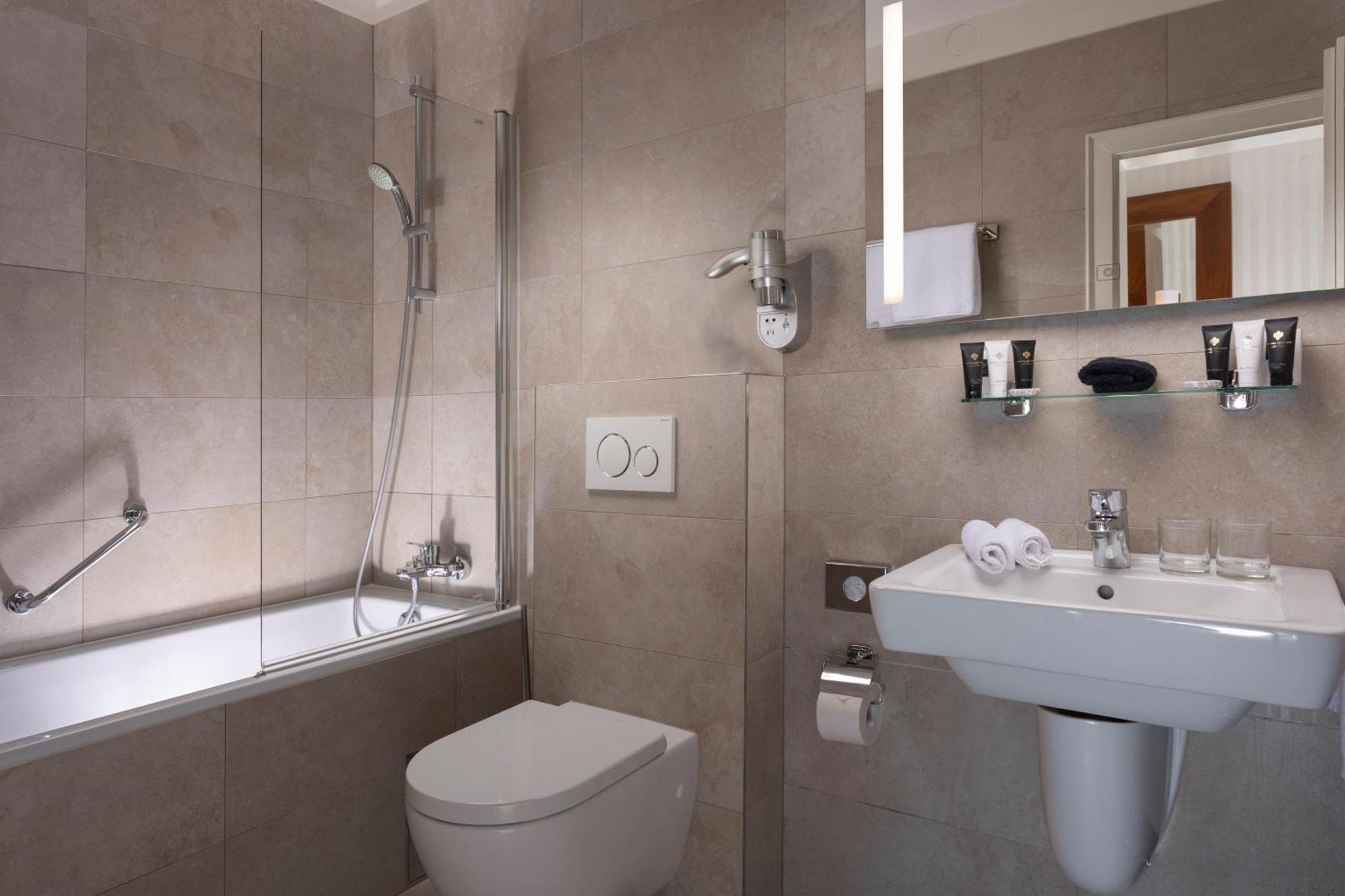 Pod Vezi Otel
