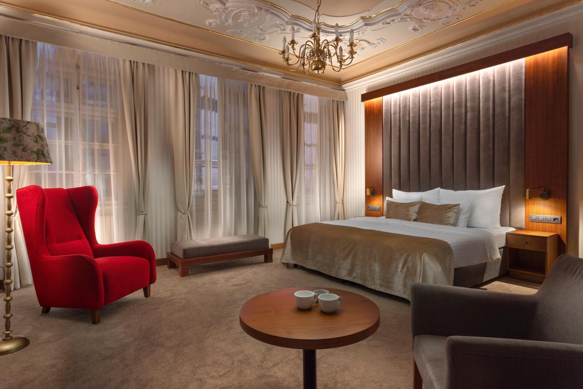 Otel Pod Vezi 4*