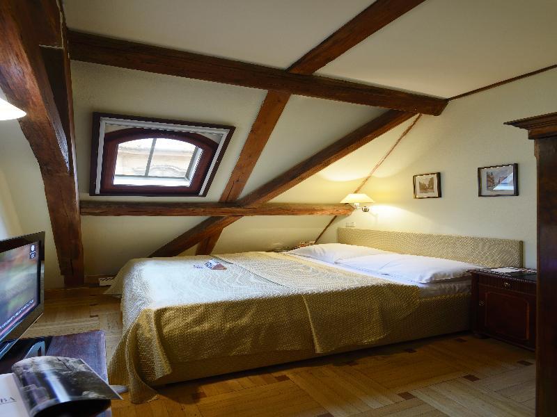 Elite Hotel 4*