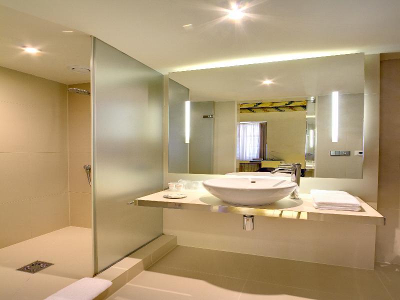 Hotel Three Storks 5*