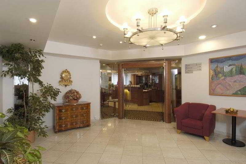 Ramada Centre 4*