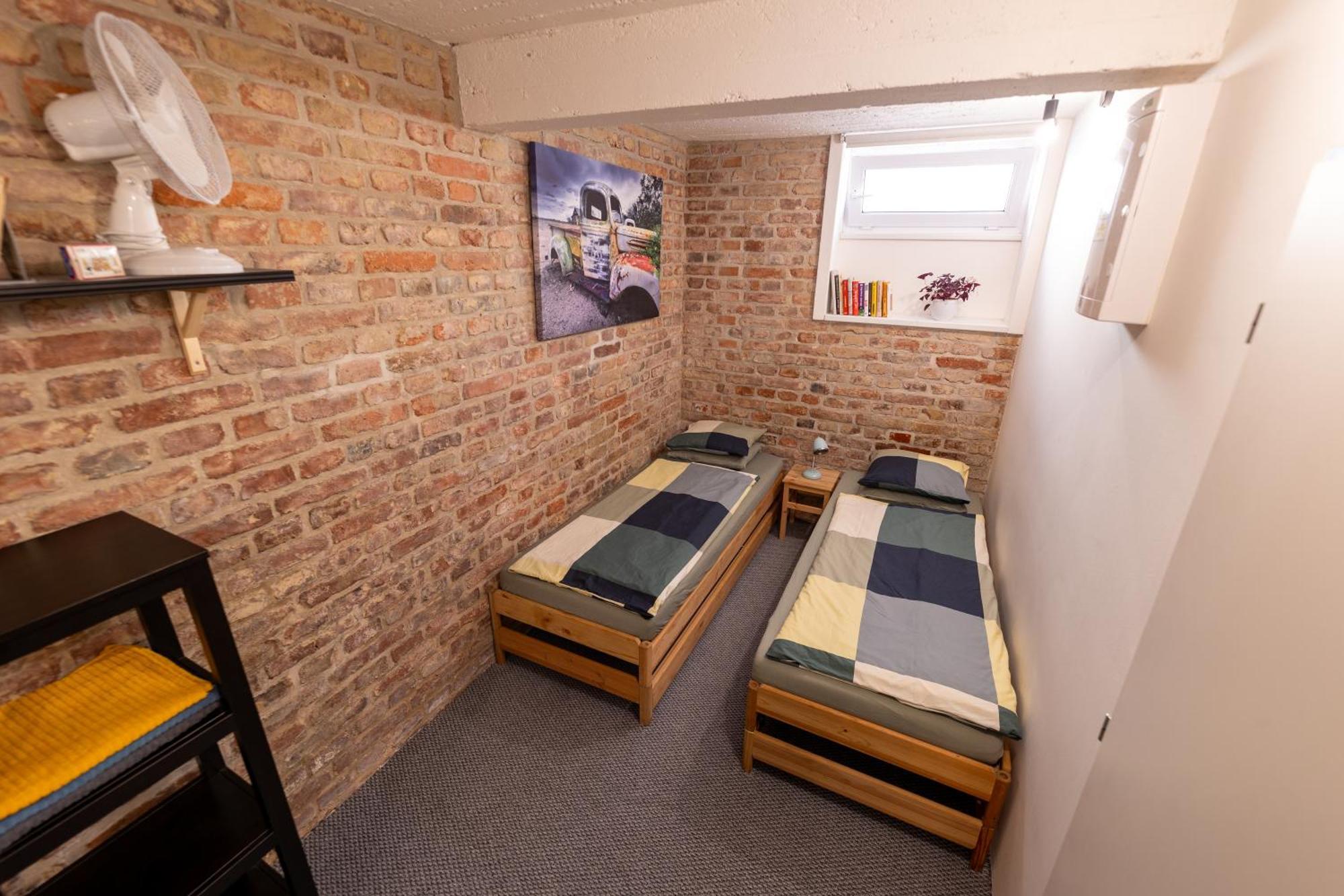 Apartamento Plzenska 465 Free Parking & Ps3