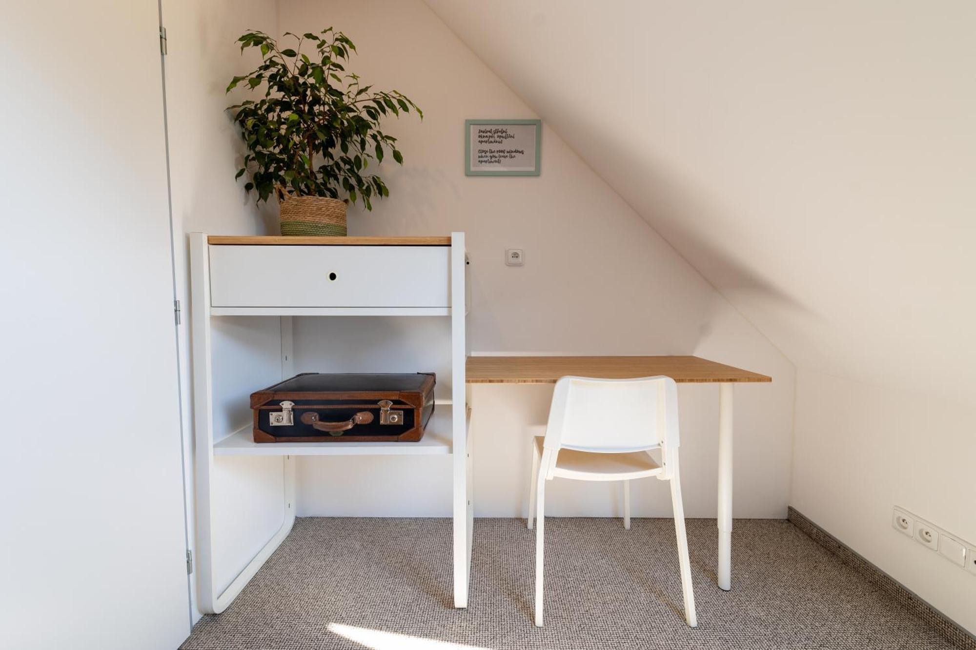 Apartamento Plzenska 465 Free Parking & Ps3