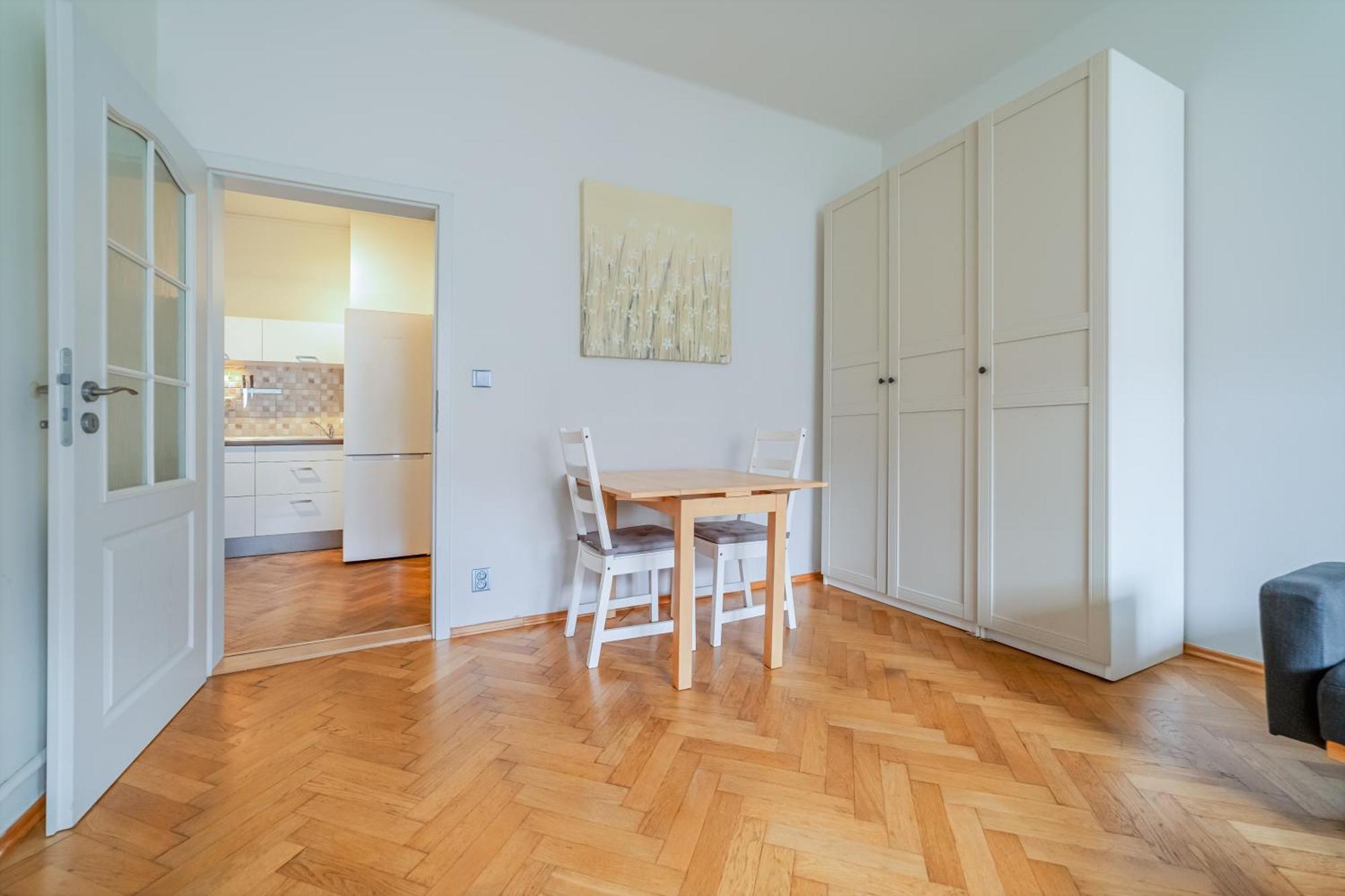Daire Spacious Central Budget-friendly By Rentez