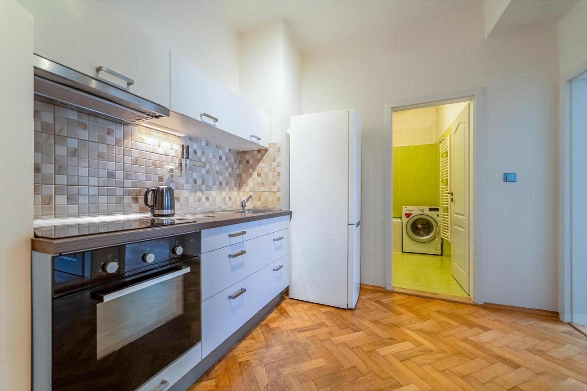 Spacious Central Budget-friendly By Rentez Daire *