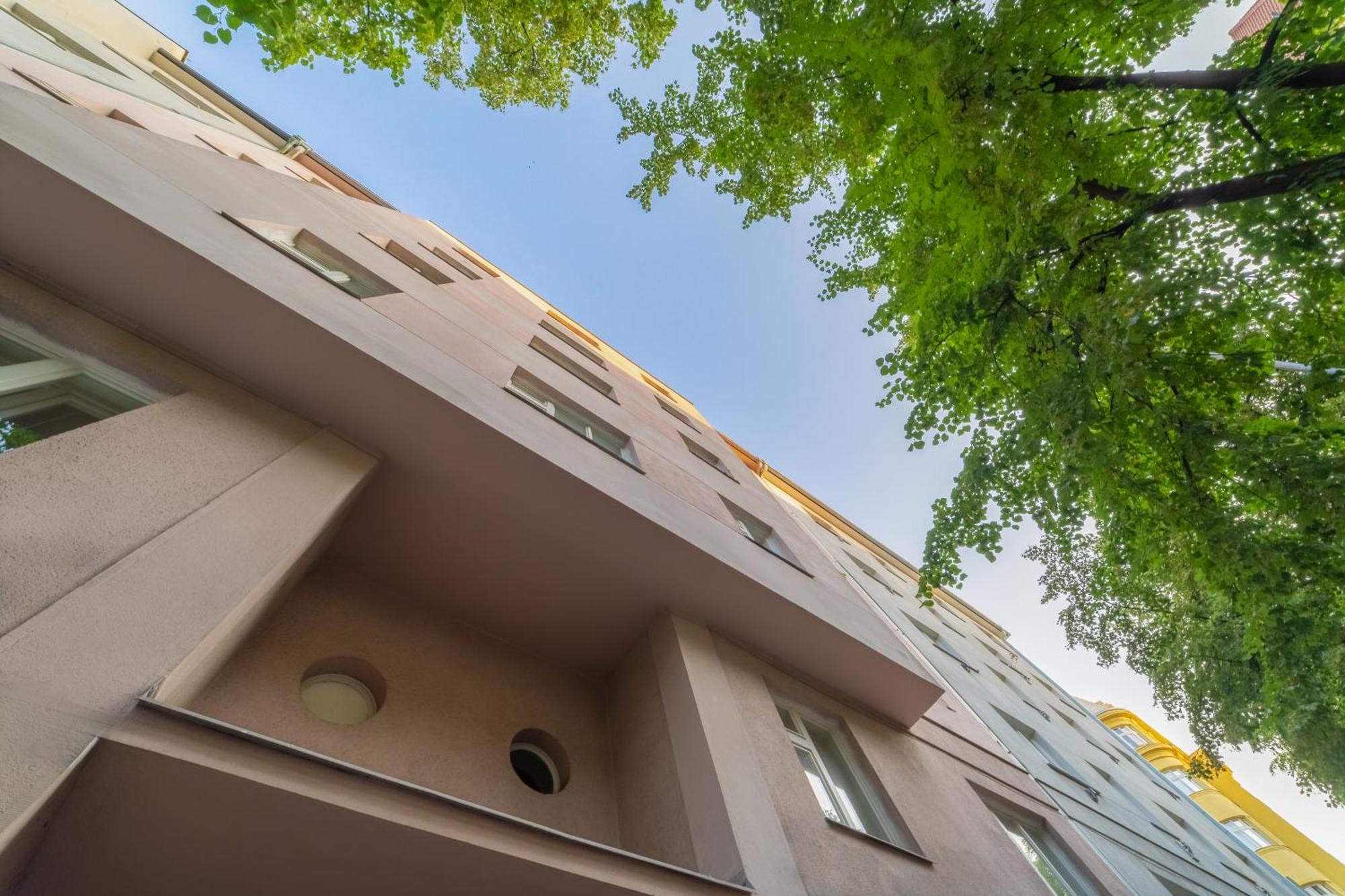 Spacious Central Budget-friendly By Rentez Daire Prag