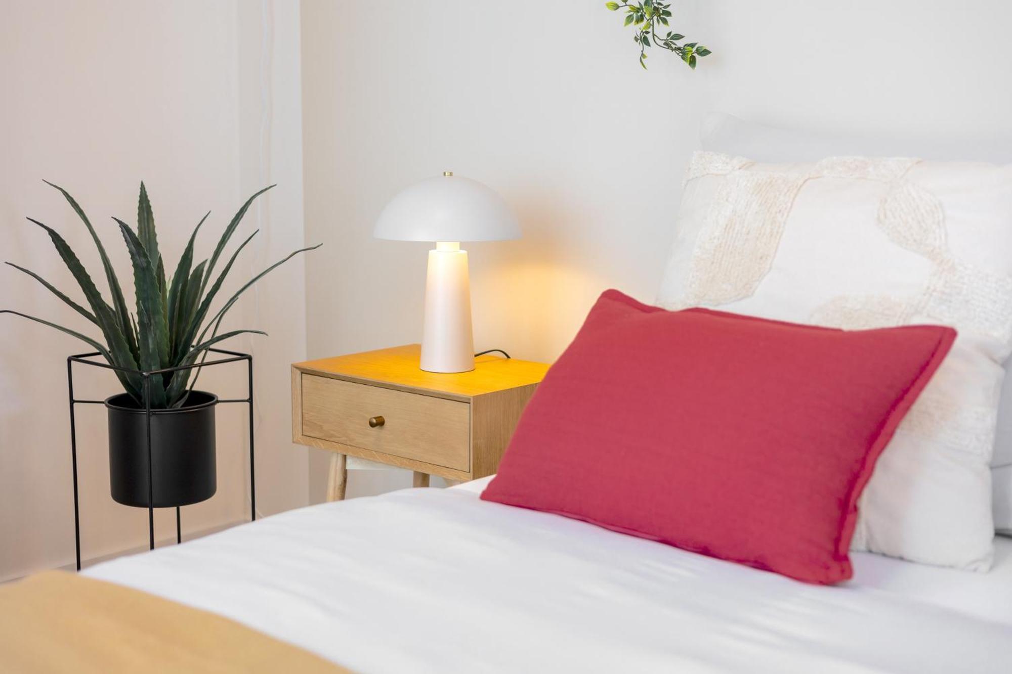 Daire Bright 2br - 4th Floor, Balcony, Free Parking By Gravity