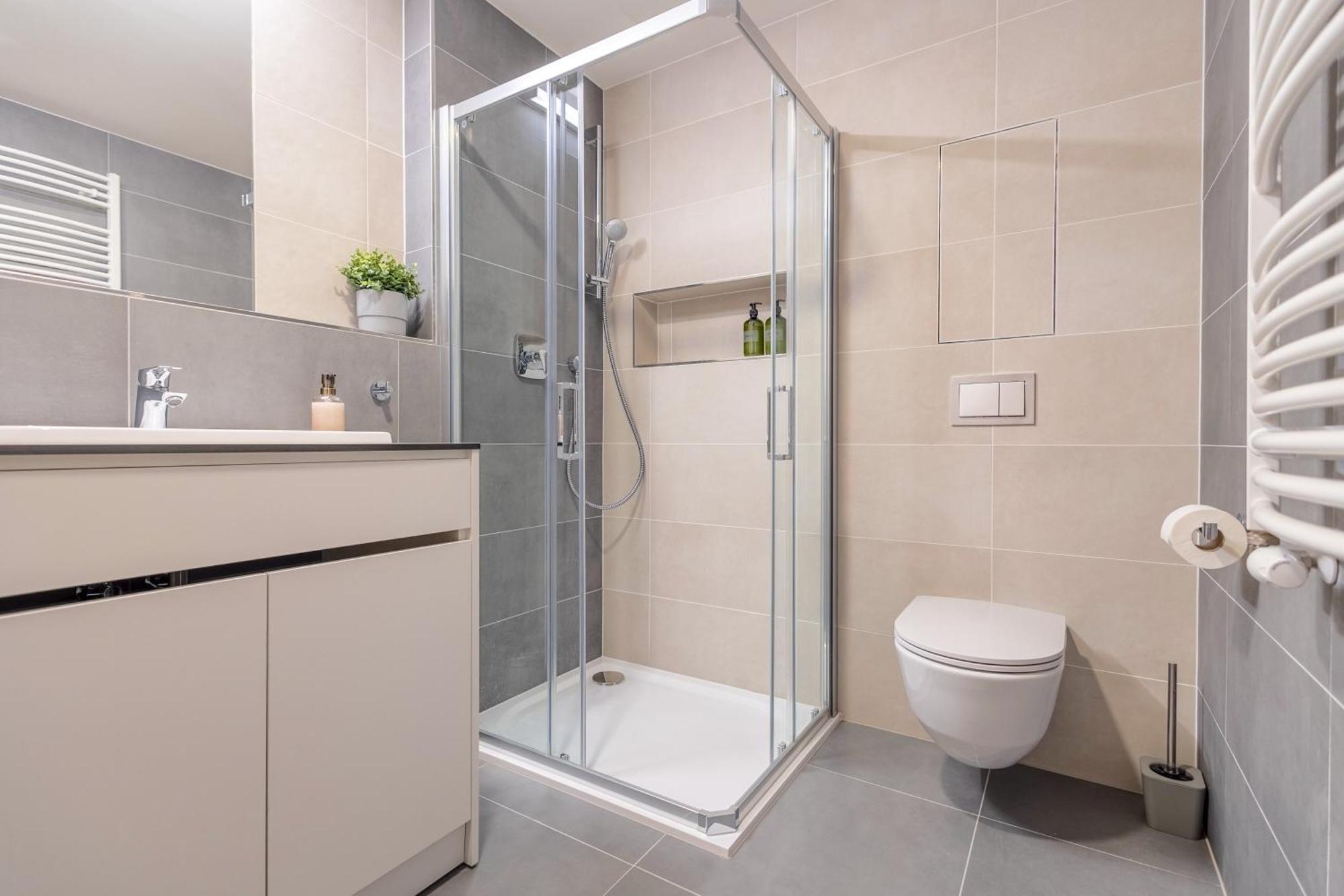 Daire Bright 2br - 4th Floor, Balcony, Free Parking By Gravity *