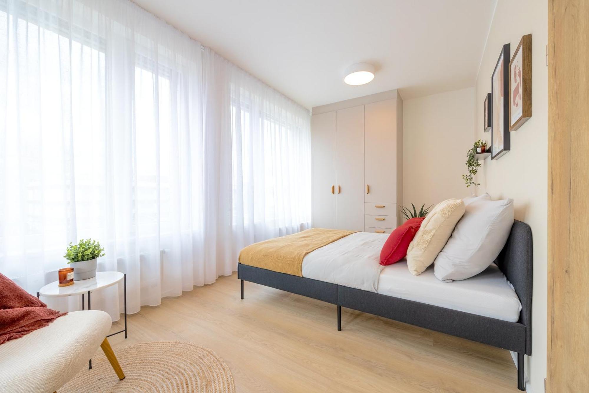 Daire Bright 2br - 4th Floor, Balcony, Free Parking By Gravity