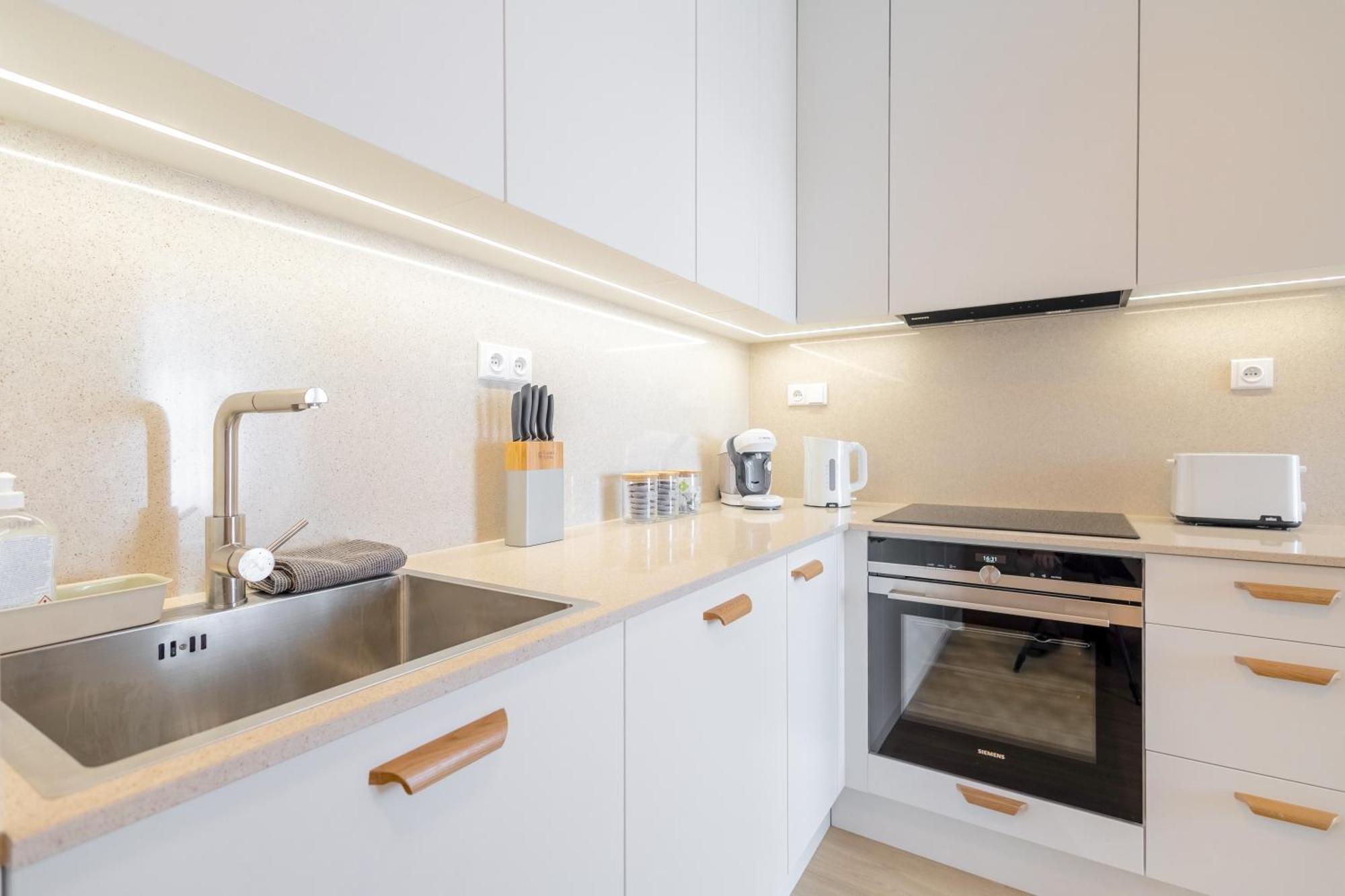 Daire Bright 2br - 5th Floor, Balcony, Free Parking By Gravity *