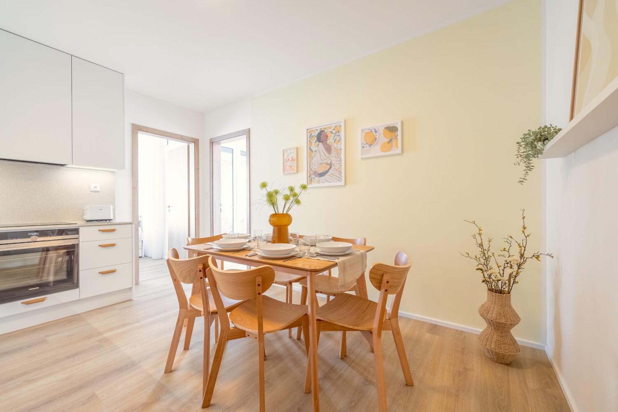 Bright 2br - 5th Floor, Balcony, Free Parking By Gravity Daire *