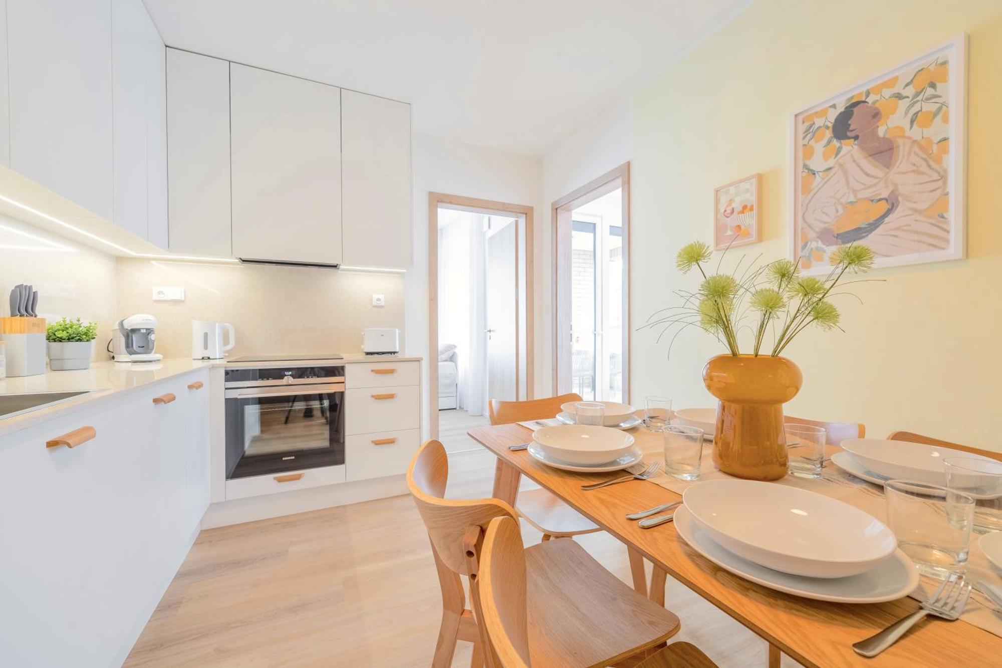 Daire Bright 2br - 5th Floor, Balcony, Free Parking By Gravity