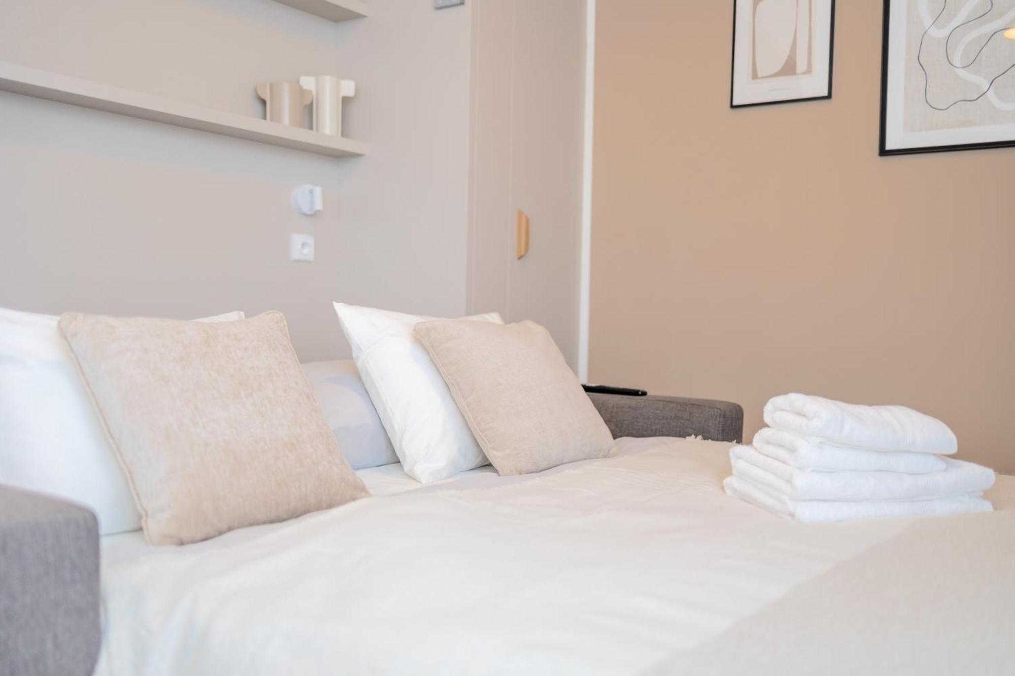 Daire Bright 2br - 5th Floor, Balcony, Free Parking By Gravity *