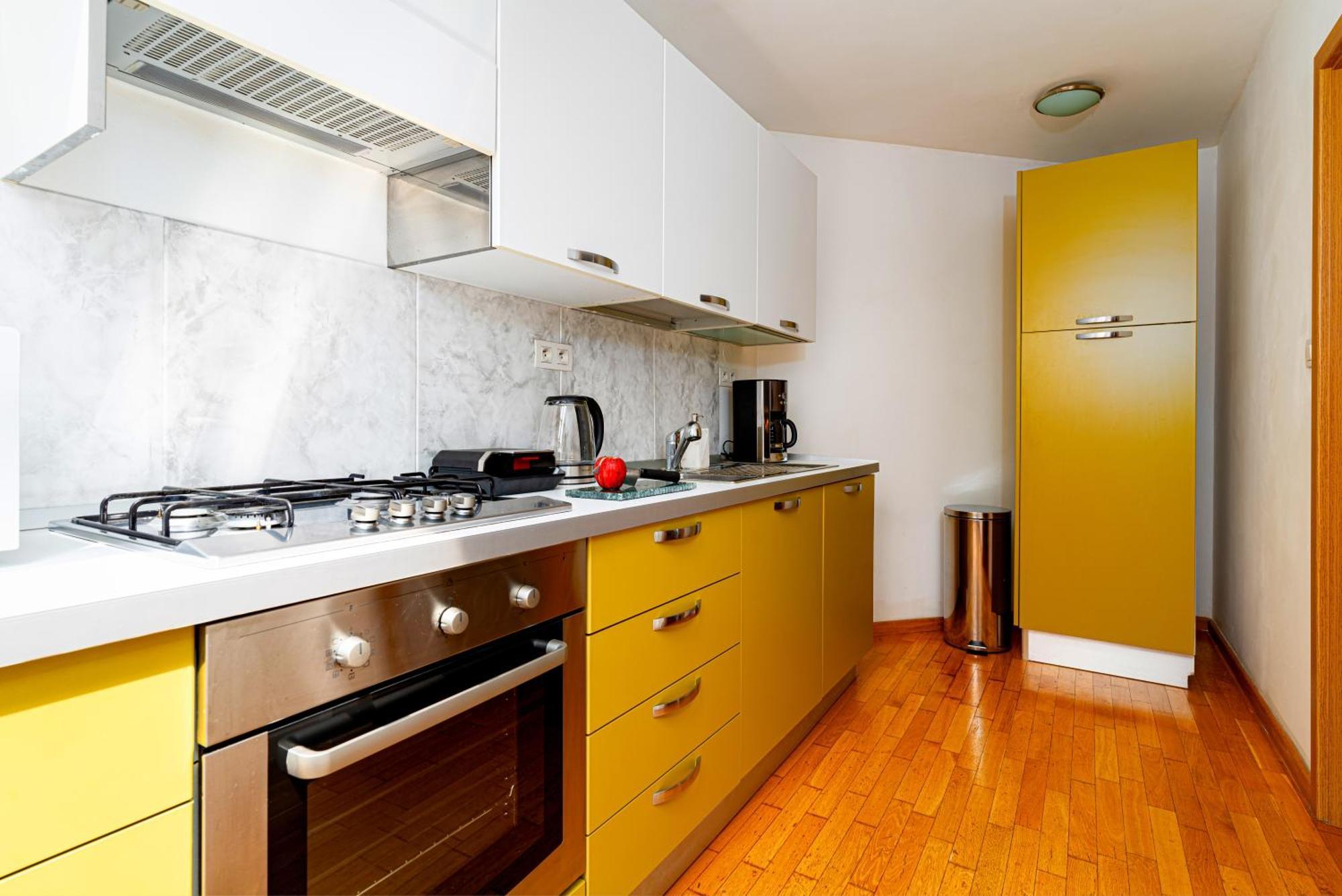 Golden River Apartment *