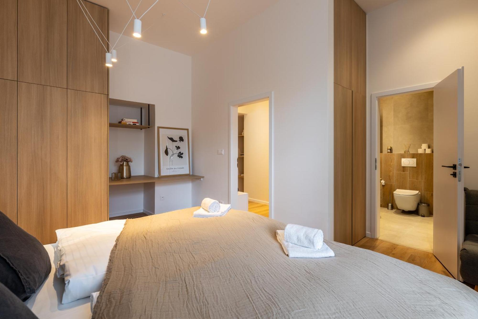 Boho Renovated Close To National Theather