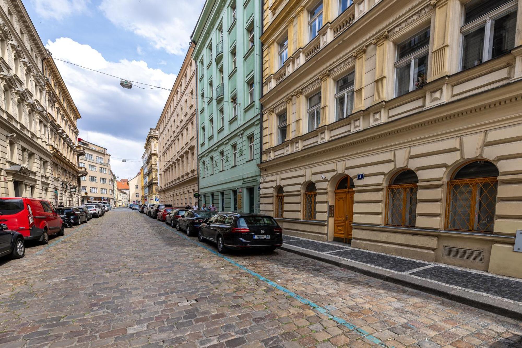 Boho Renovated Close To National Theather Praga