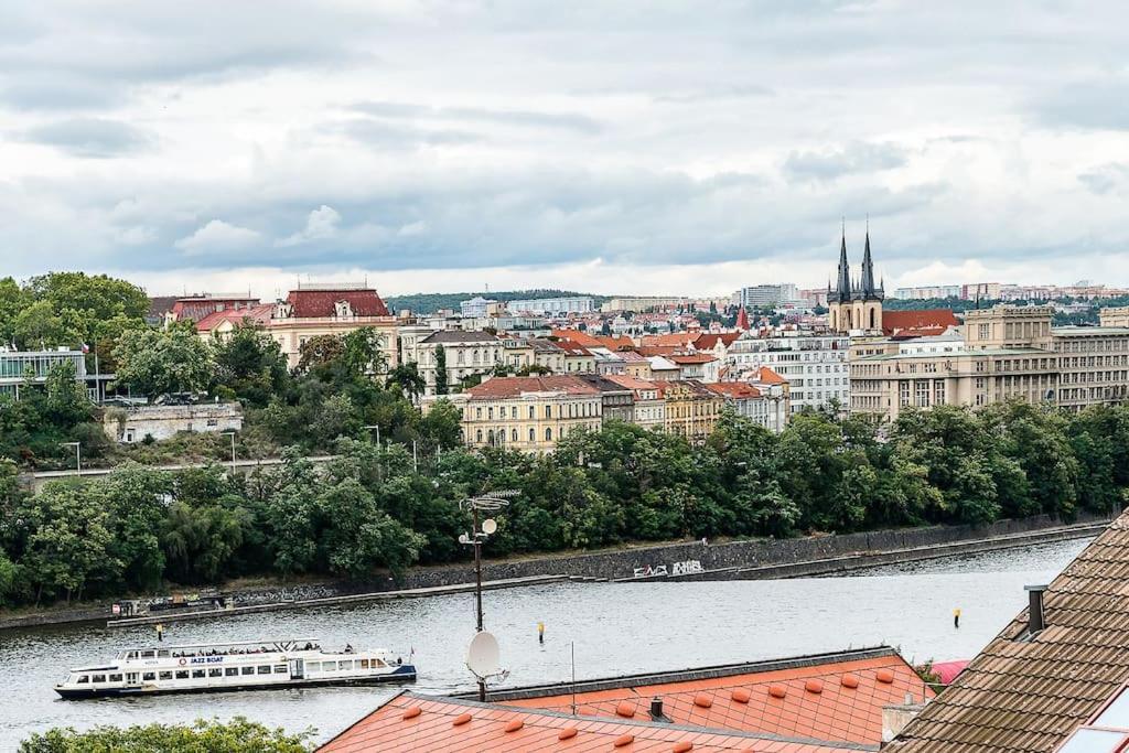 Floor Industrial With A River View Apartamento Praga