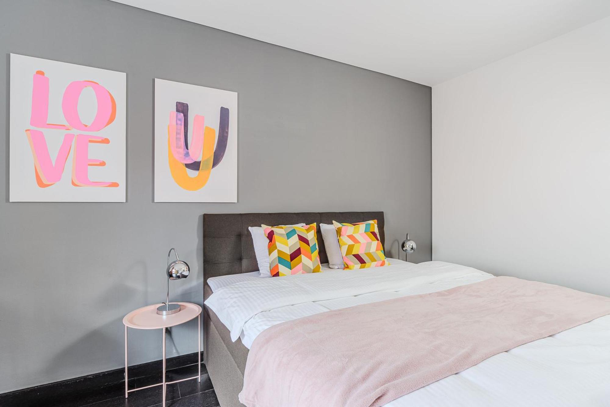 Spacious Near Karlin Square Apartment