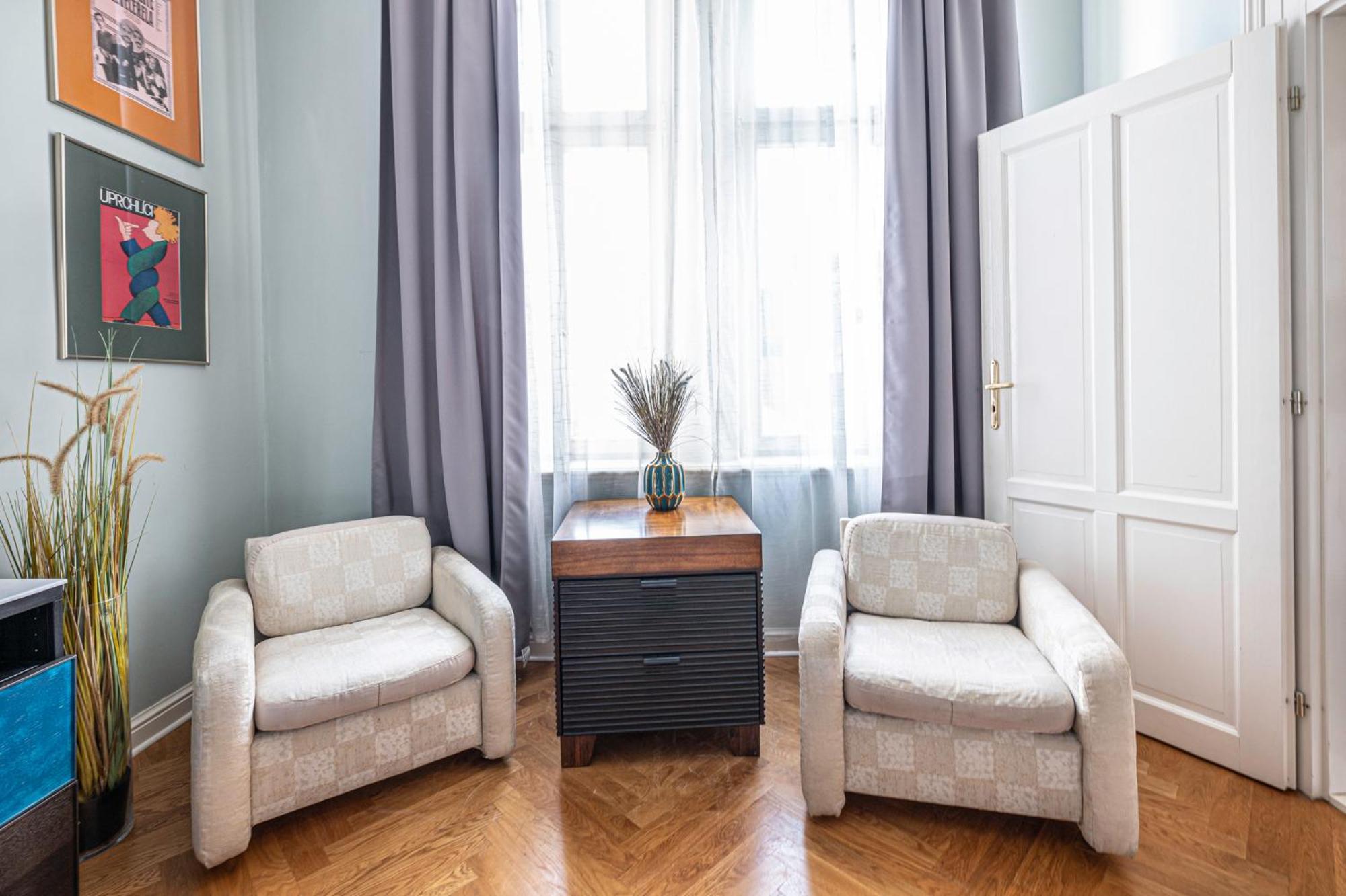 Appartement Homey In Lesser Town By Days *