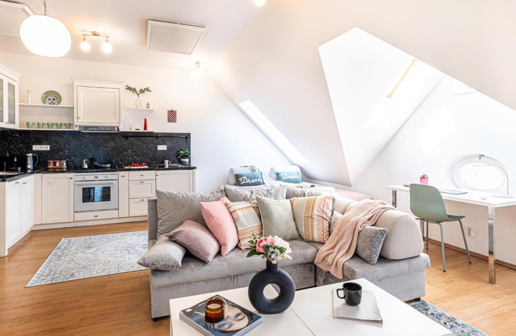 Days - Terrace - Stunning View - Duplex Apartment Prague
