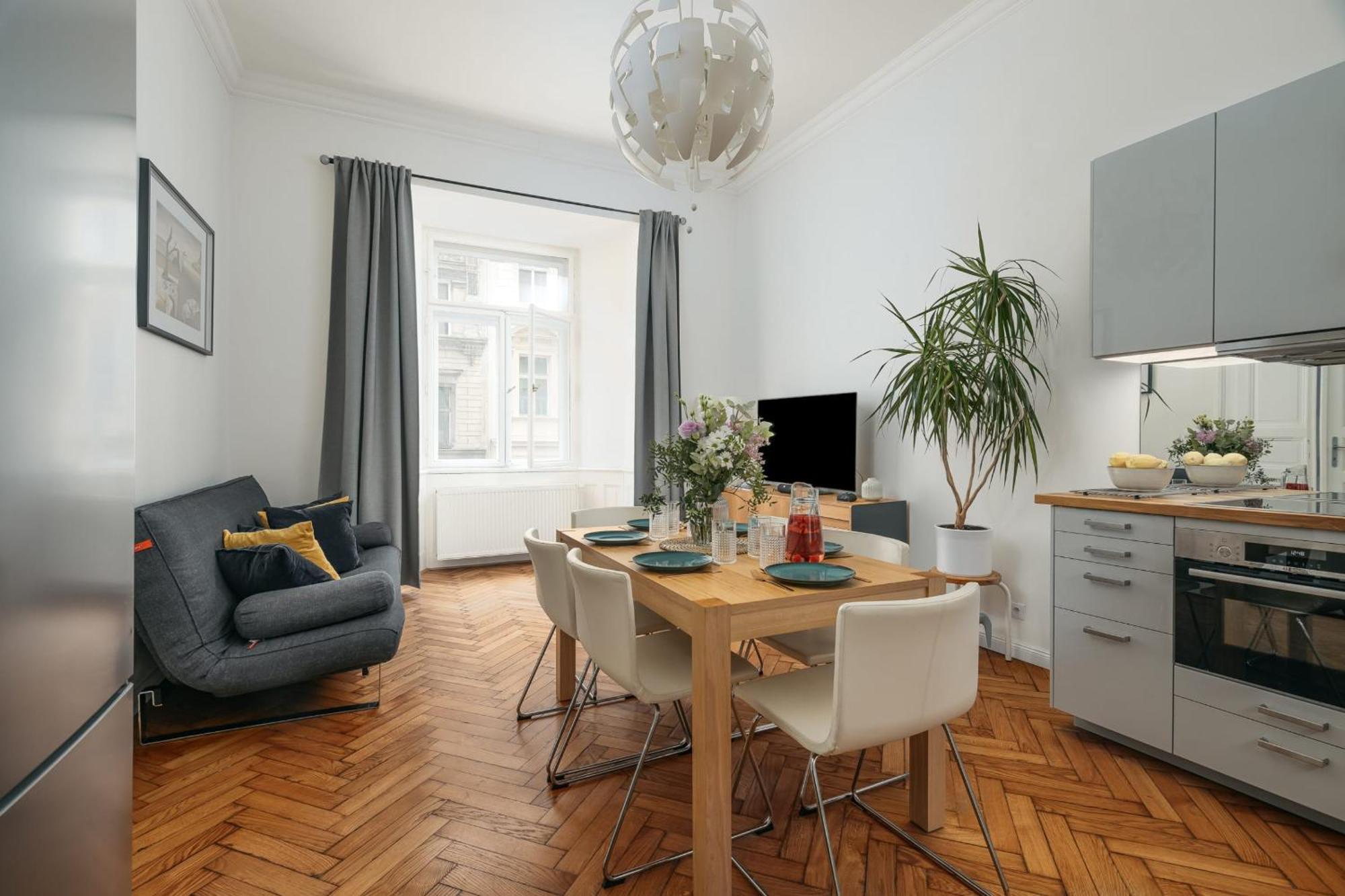Comfortable And Cosy A Few Steps From Dancing House And Naplavka Dance Apartment Prague