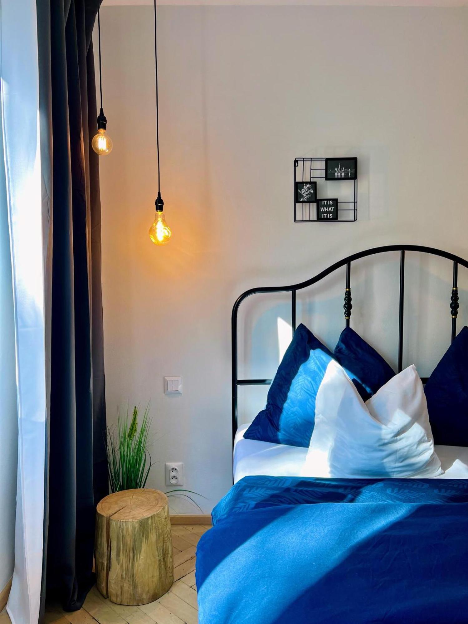 Jana's Wow Apt, 2br, Metro Next Door, Near The Airport Apartamento *