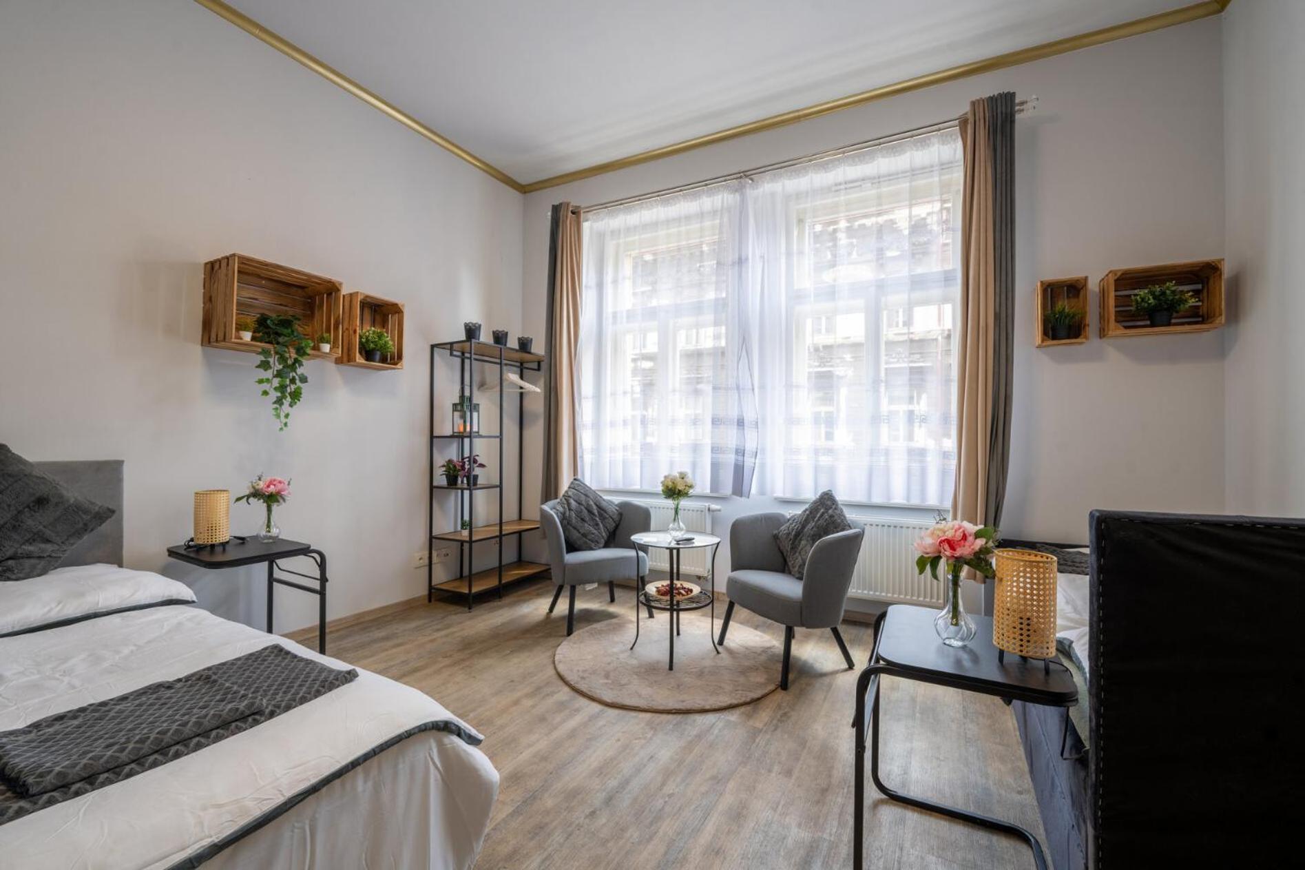 Cozy 3-brd Riverside In Center Apartment