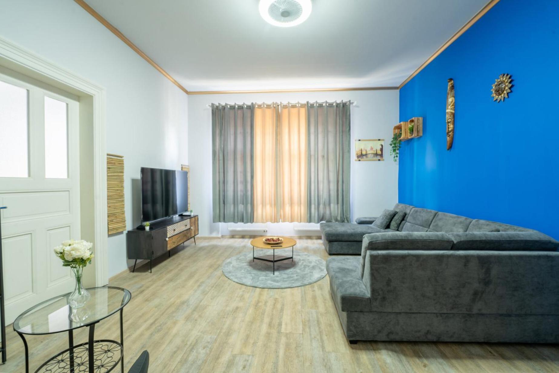 Cozy 3-brd Riverside In Center Prague