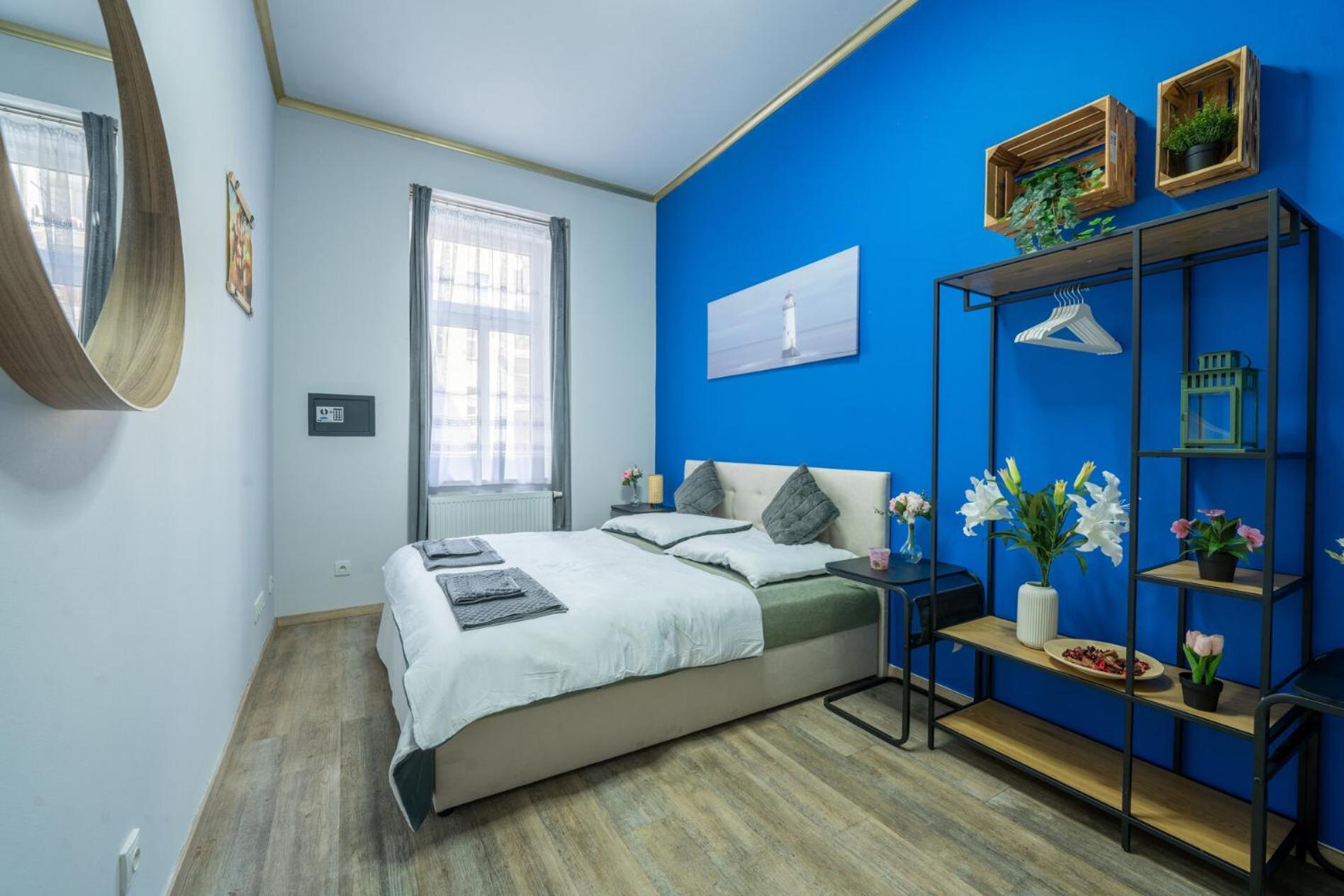 Cozy 3-brd Riverside In Center Apartment