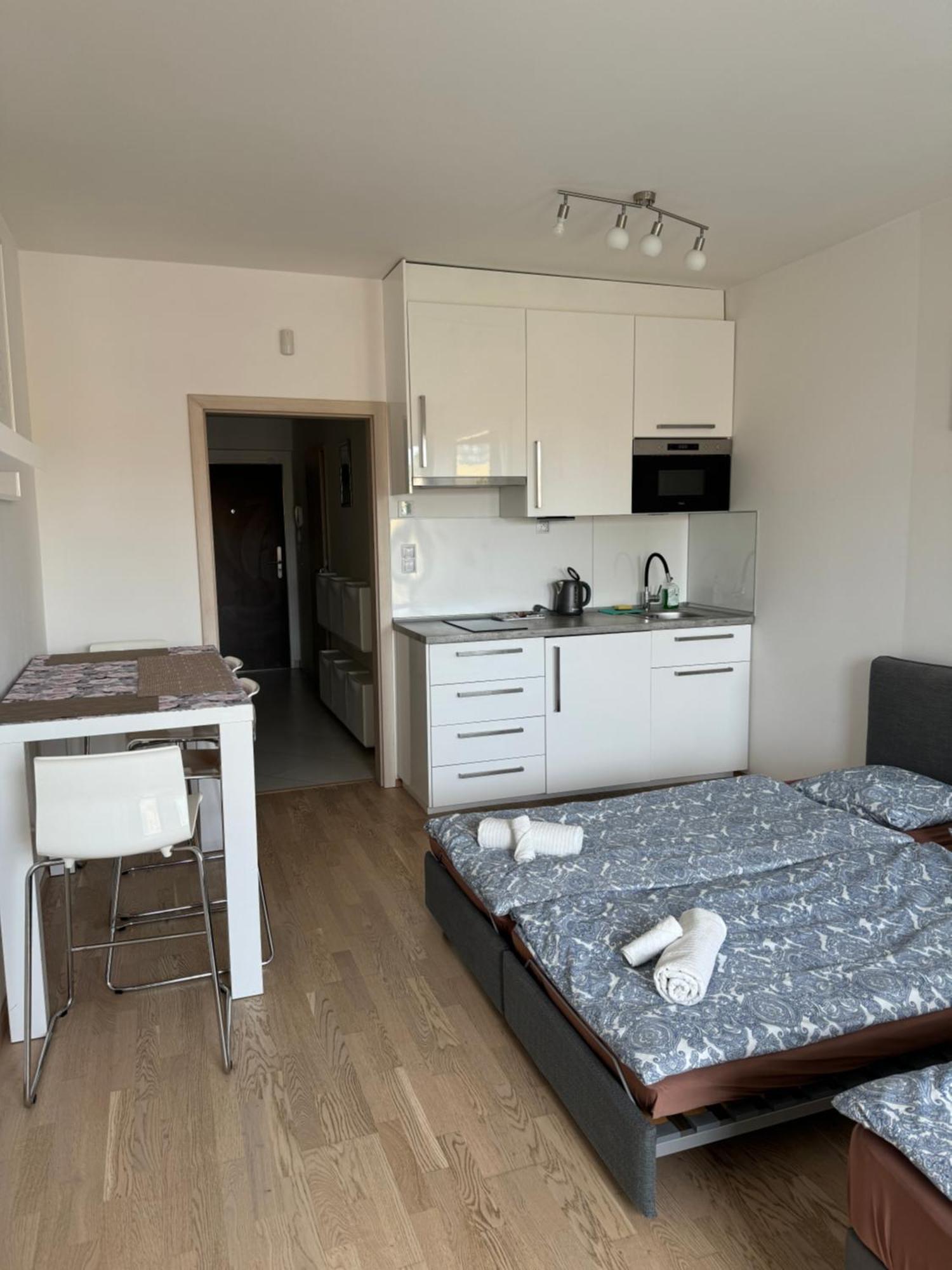 Apartment In Garden Towers Prague