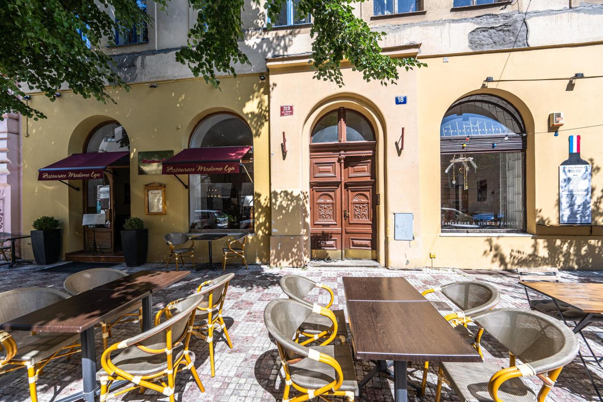 Safarikova 18 * Prague