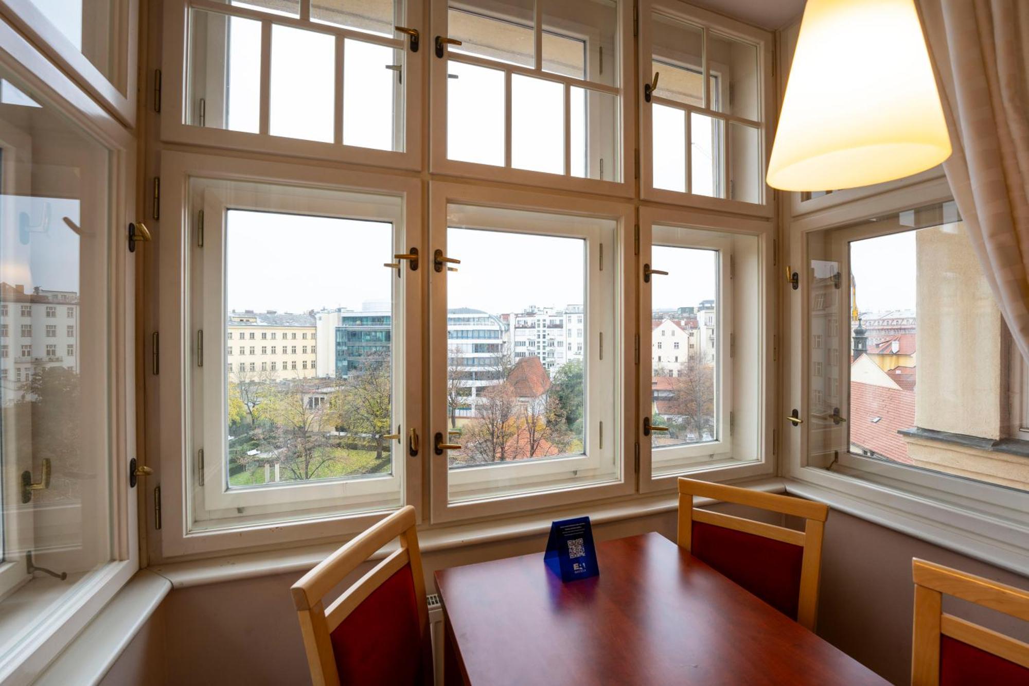 Ea Julis Hotel