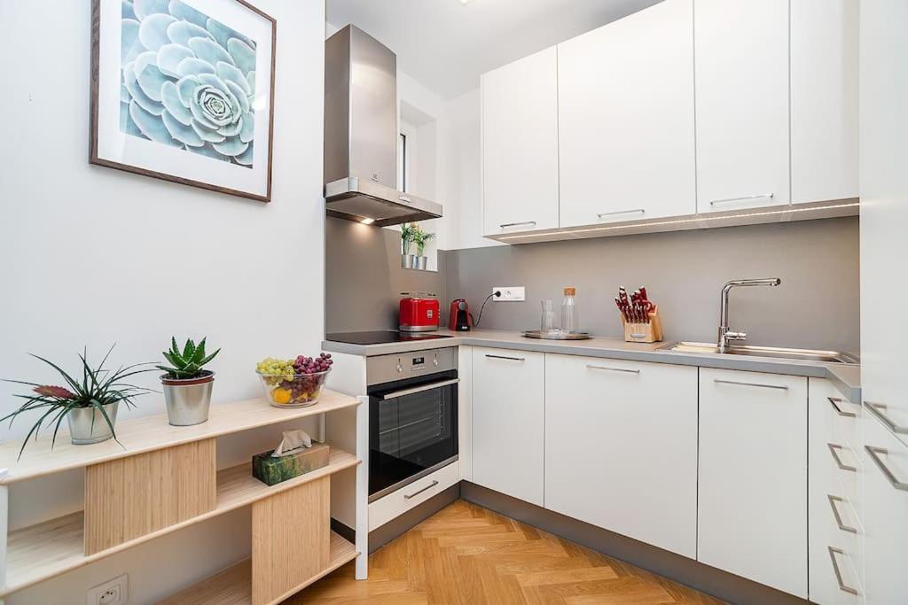 Stylish Flat With Terrace And Ac Prague