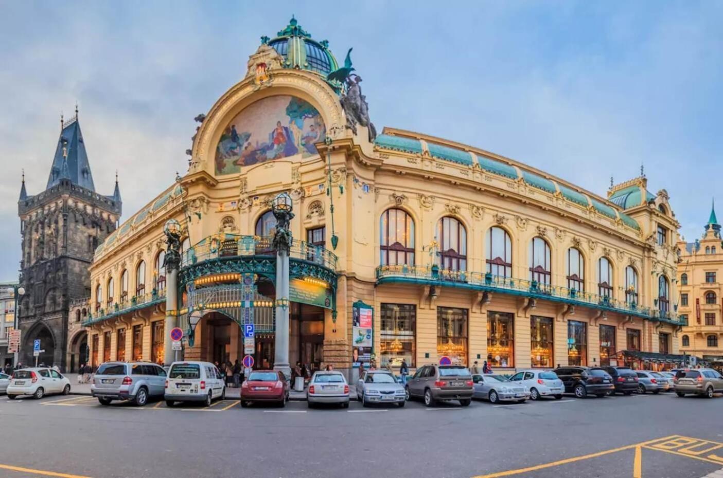 Spacious Near Karlin Square Apartment
