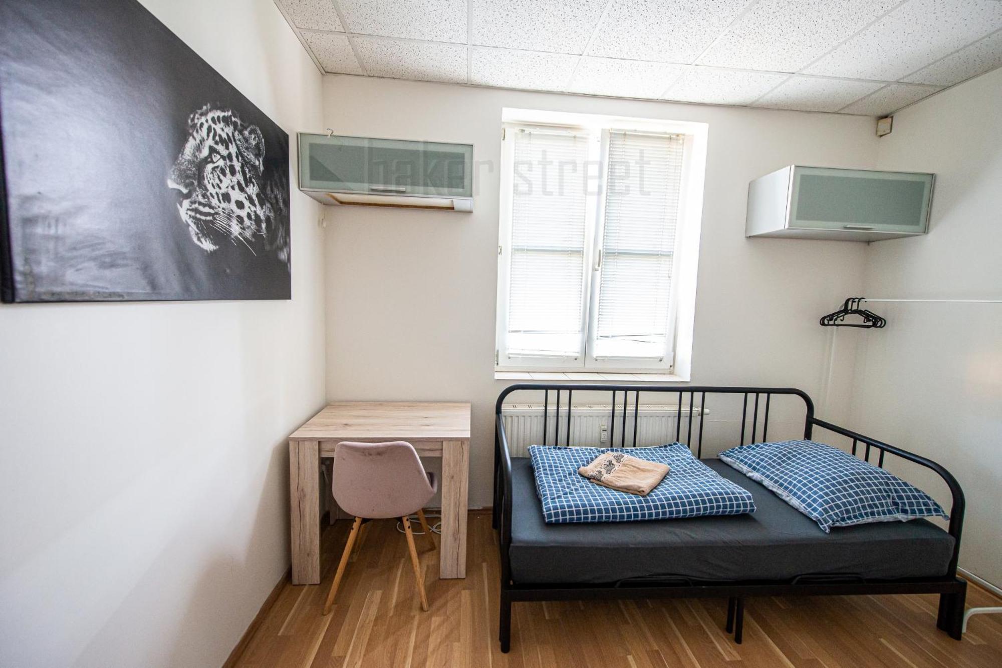 Snug Close To Metro Palmovka Appartement *
