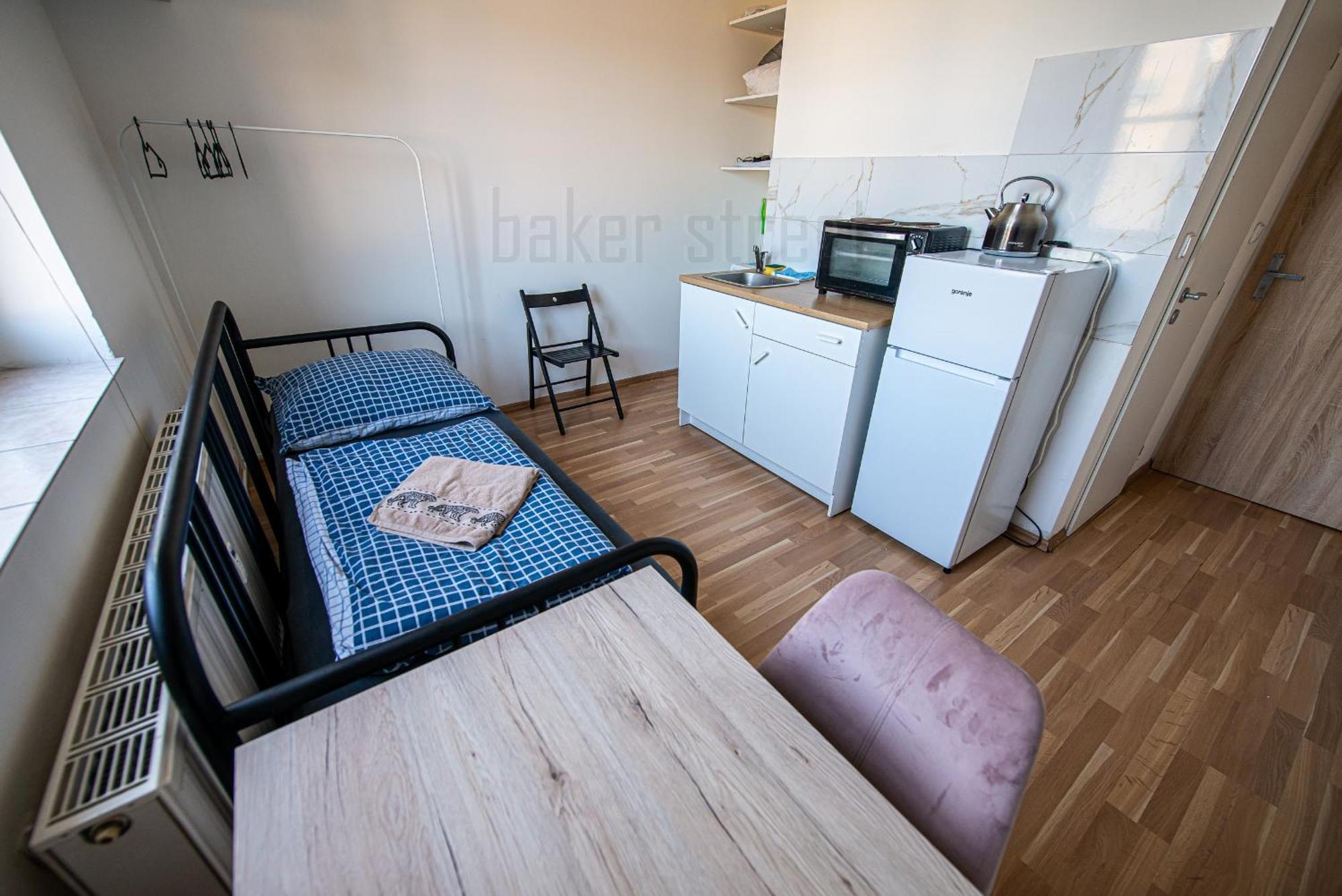 Snug Close To Metro Palmovka Appartement *