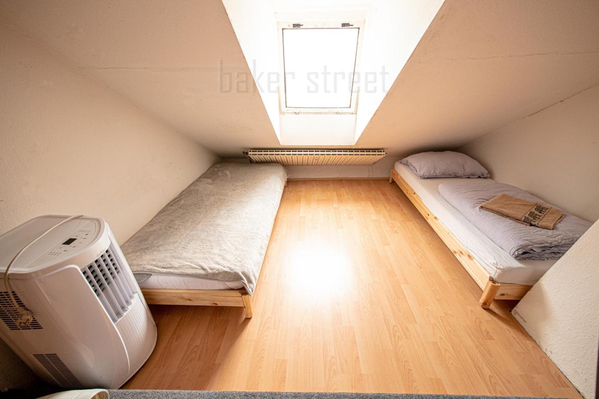 Attic 3 Bedrooms With 2 Bathrooms Prague