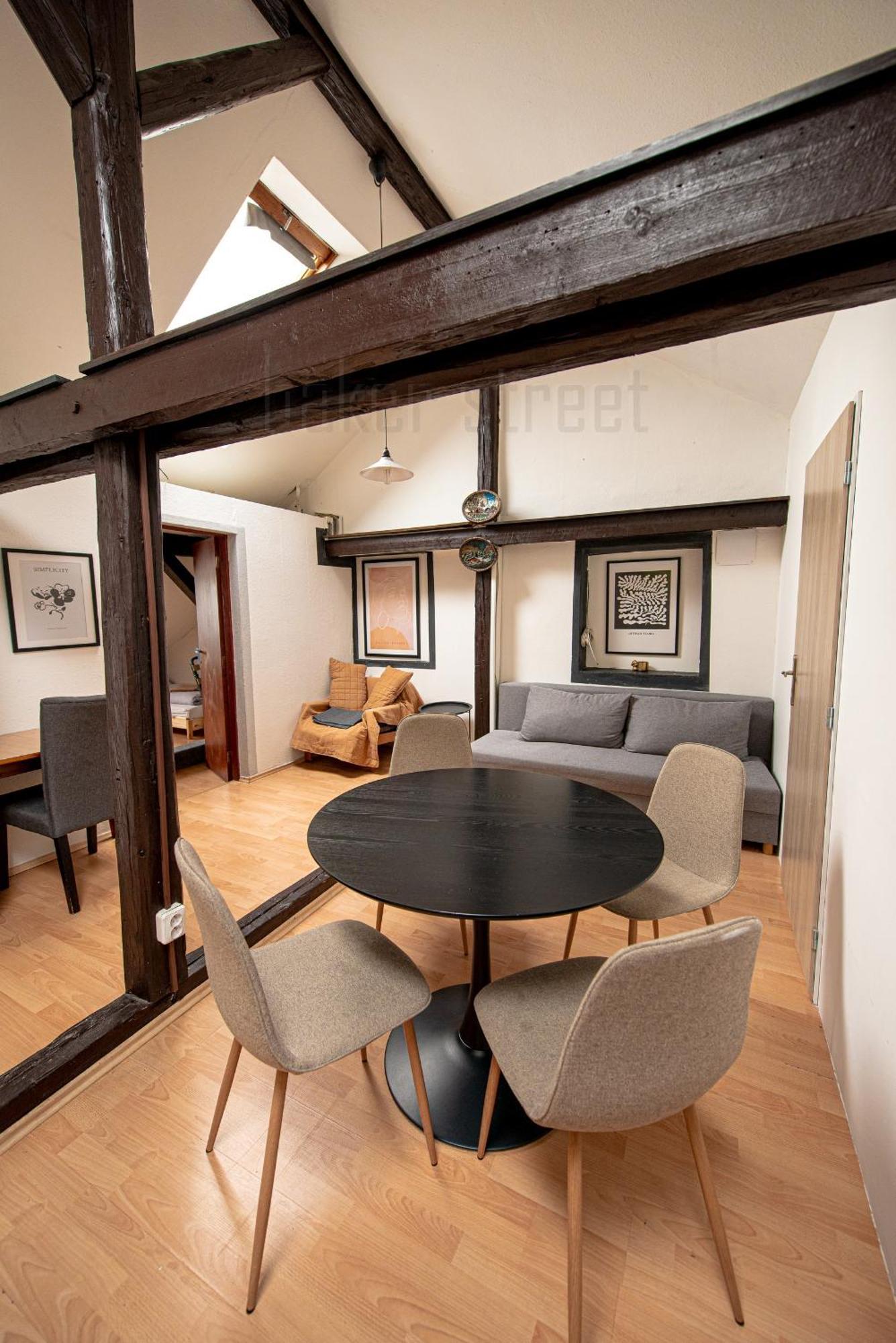 Attic 3 Bedrooms With 2 Bathrooms Prag