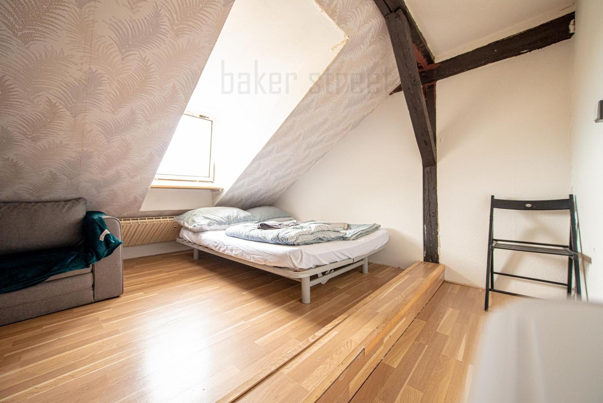Attic 3 Bedrooms With 2 Bathrooms Apartment Prague